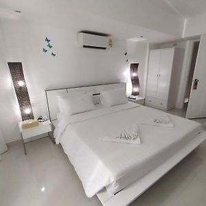 Studio Lit Queen-Size
